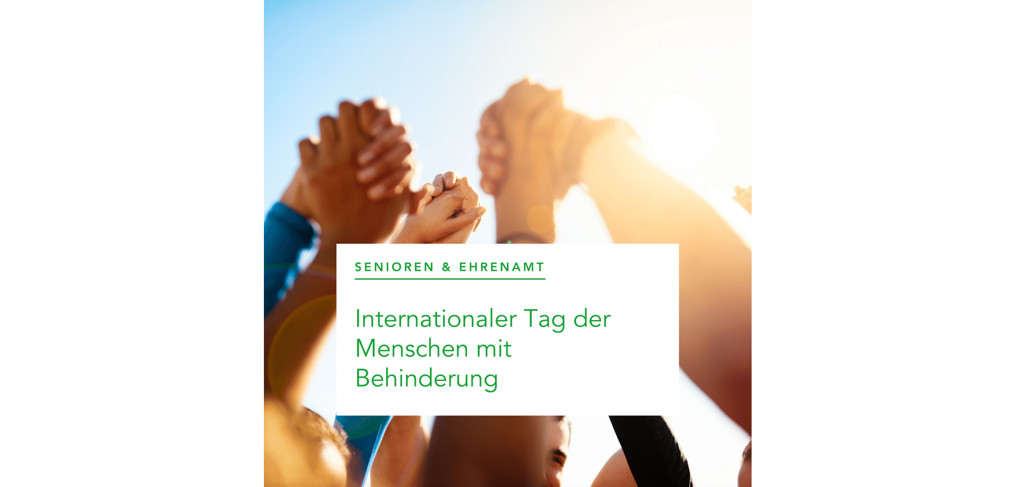 Mehrere Hände haltend in der Höhe