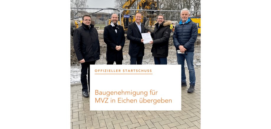 Sharepic: Landrat Stolz übergibt Baugenehmigung für MVZ in Eichen
