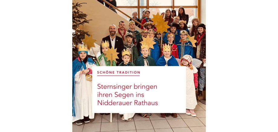 Sternsinger zusammen mit dem Bürgermeister und Beschäftigten im Rathaus