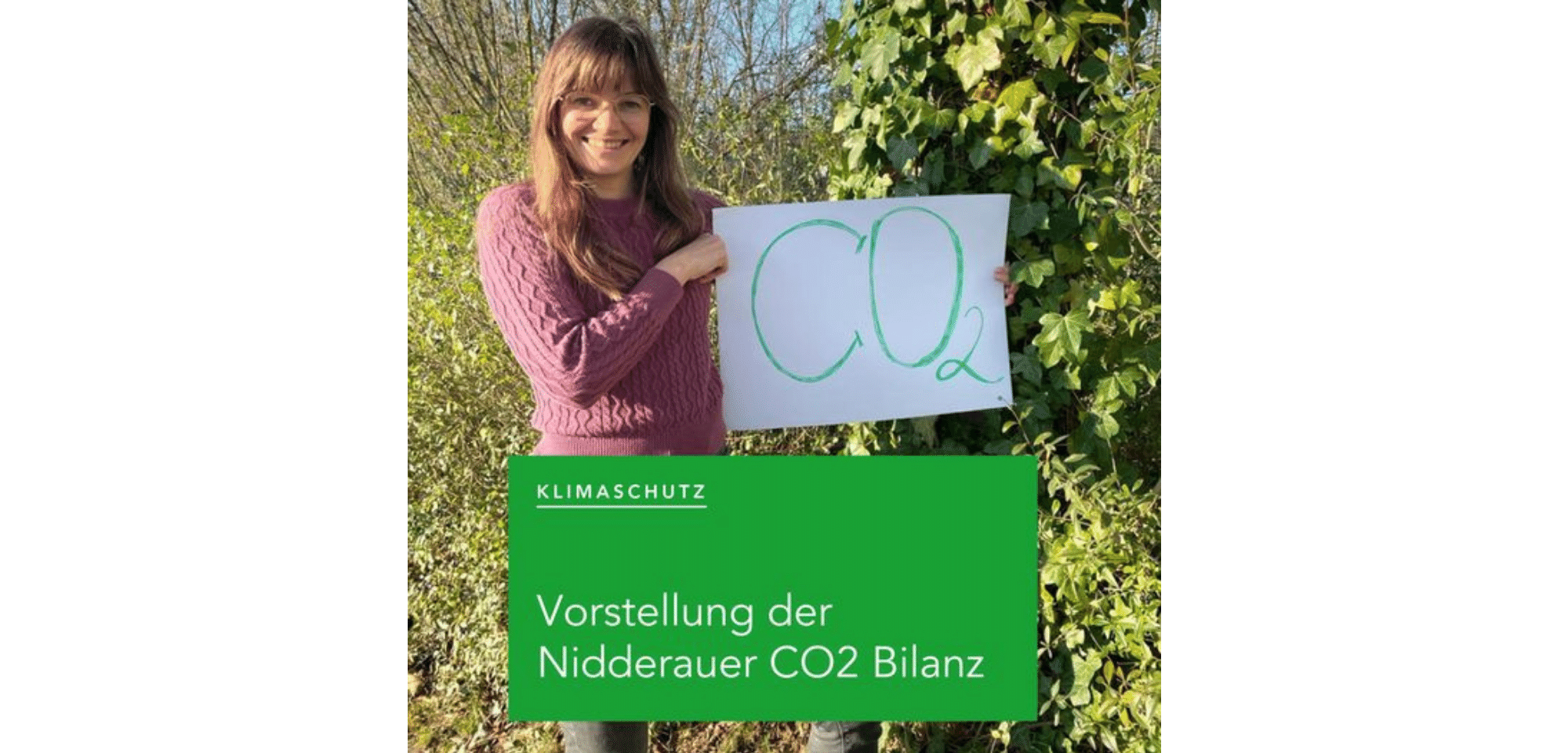 Frau Dr. Pritzkow stehend mit Poster 