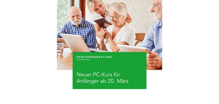 Senioren vor einem Laptop