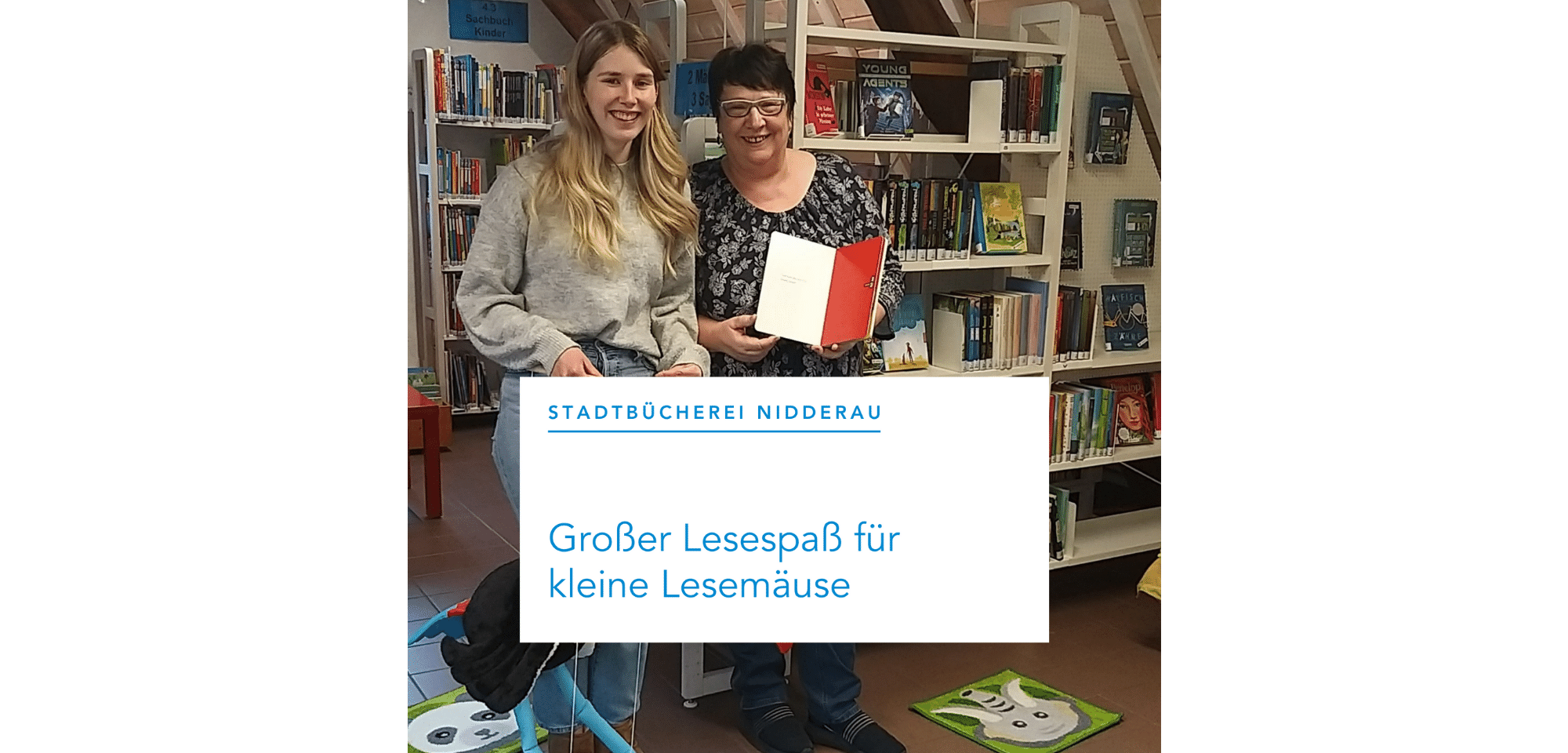 Mitarbeiterinnen der Stadtbücherei mit Maskottchen