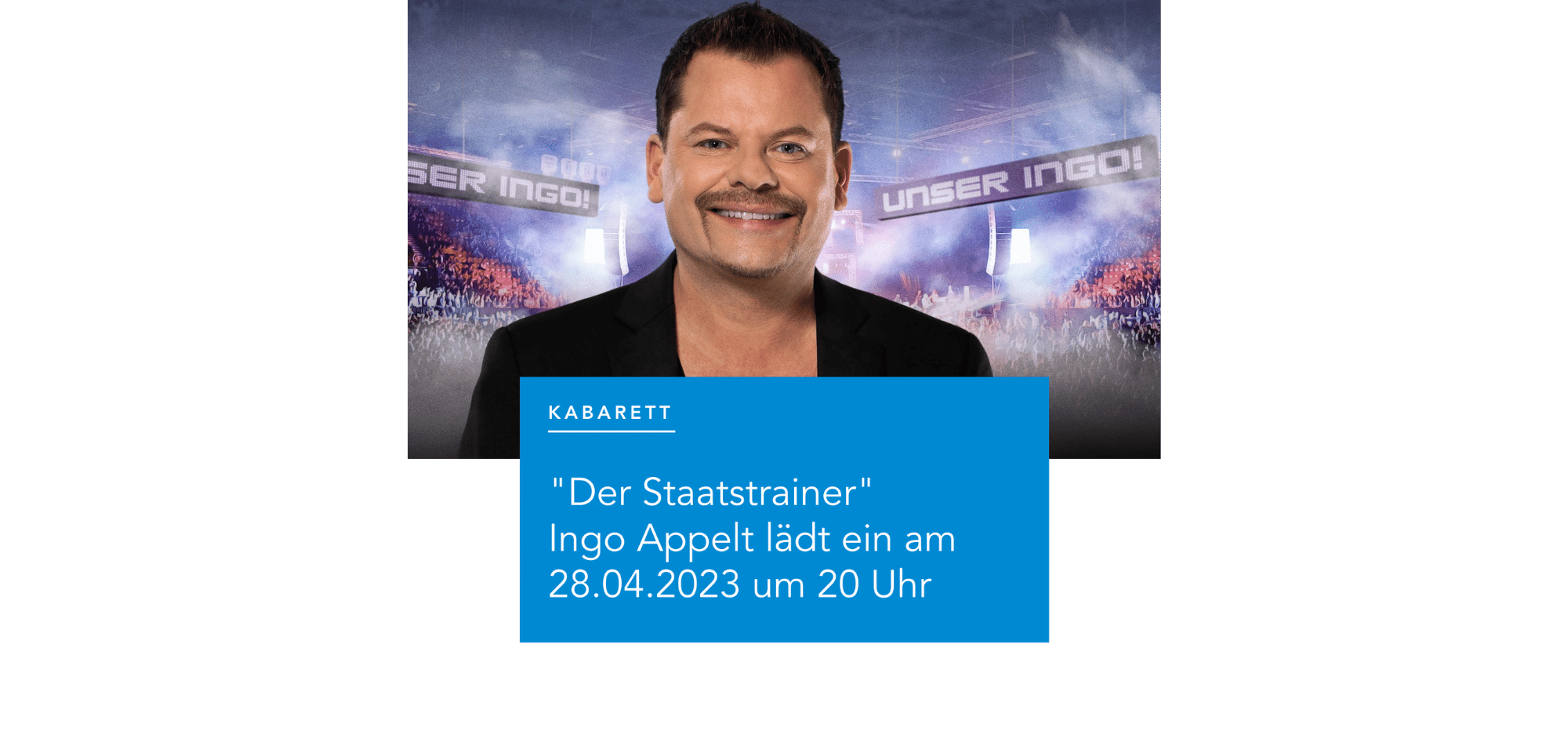 Mann mit kurzen dunklen Haaren und lächelnd