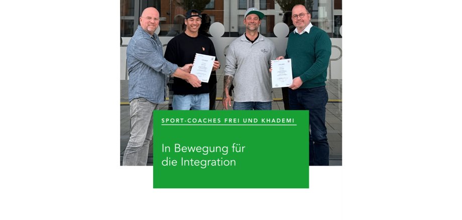 Vier Männer stehend