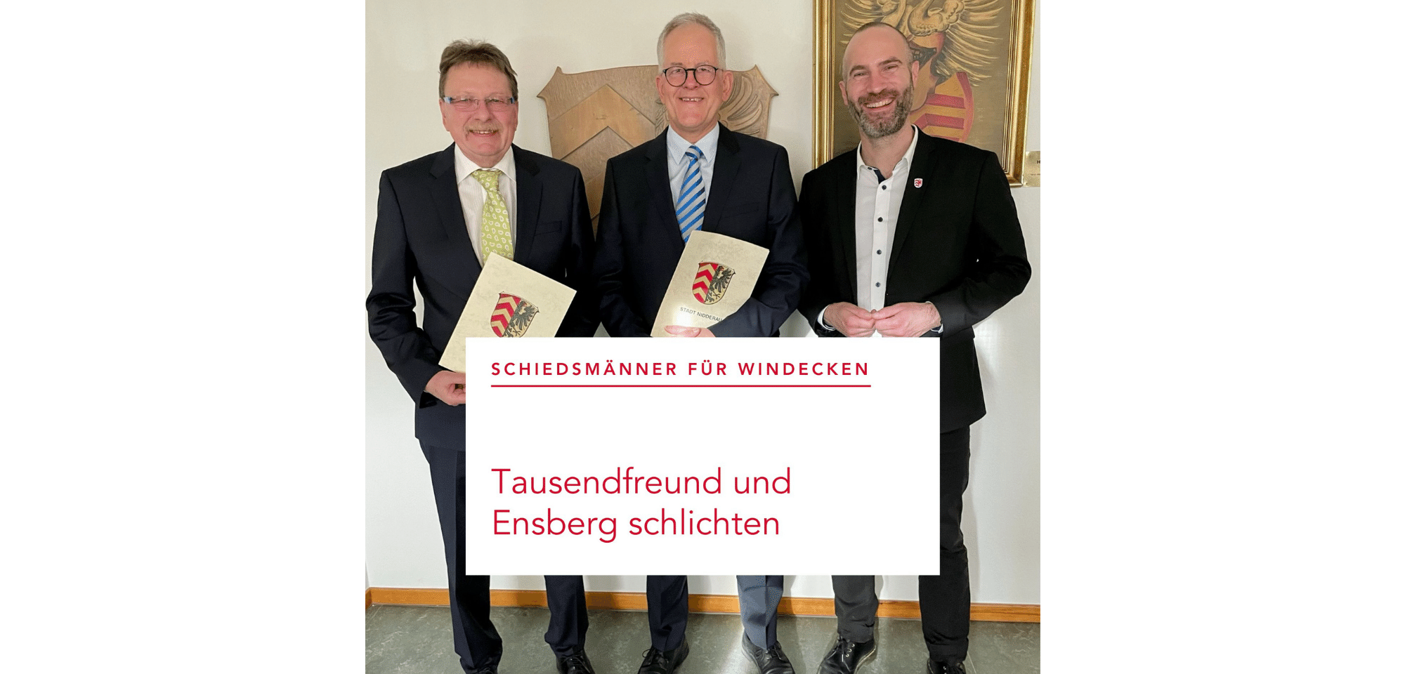 Bürgermeister Andreas Bär überreicht Urkunde an die neuen Schiedsmänner für Windecken: Tausendfreund und Ensberg