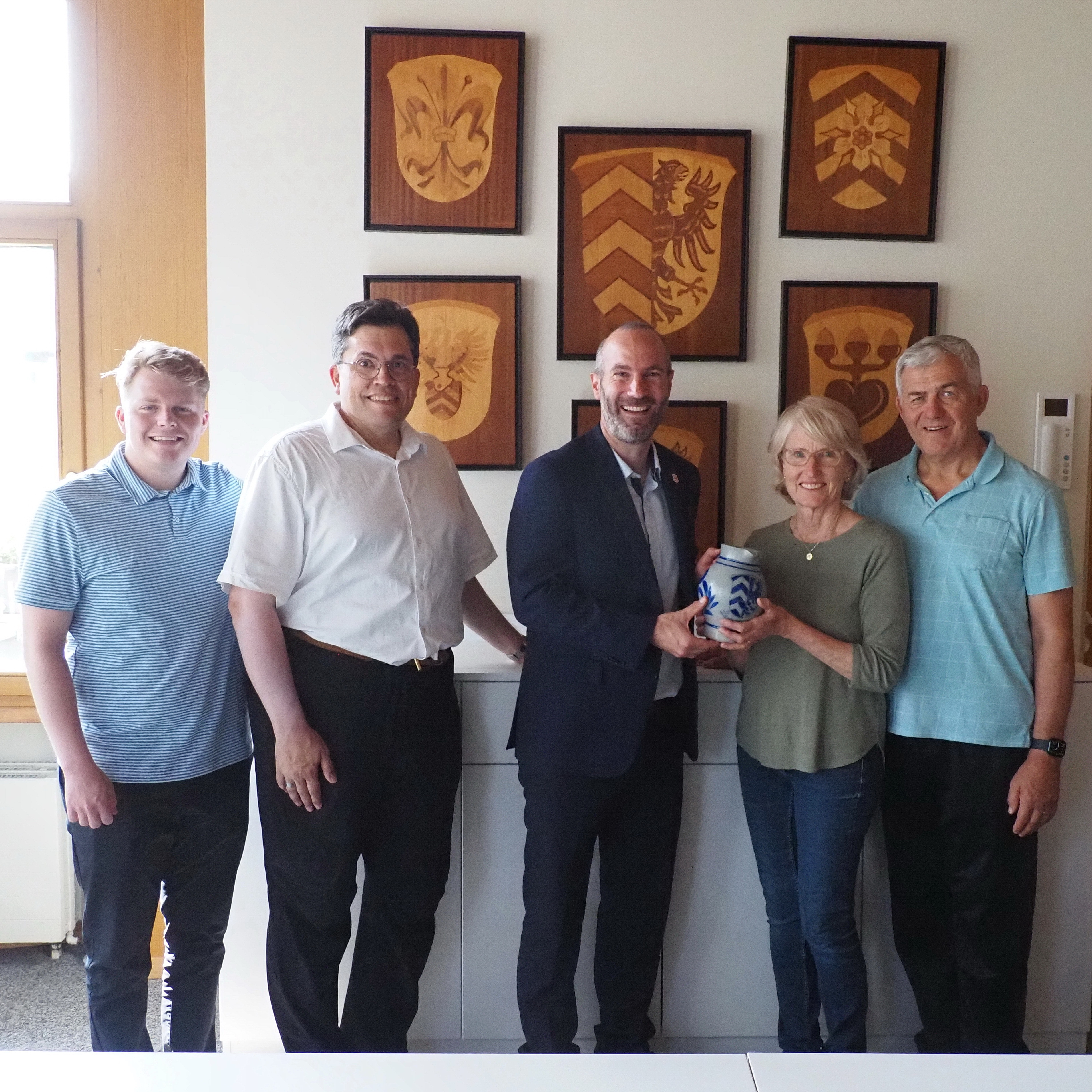 Nachkommen des "Rosinenbomber"-Piloten besuchen Nidderau