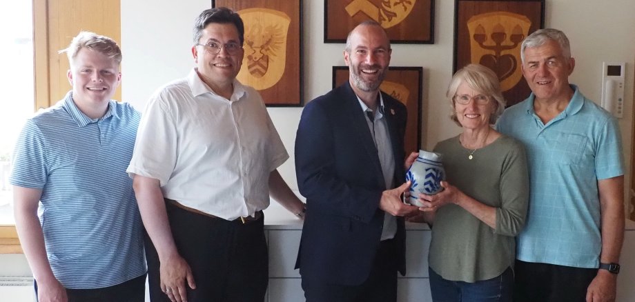 Nachkommen des "Rosinenbomber"-Piloten besuchen Nidderau