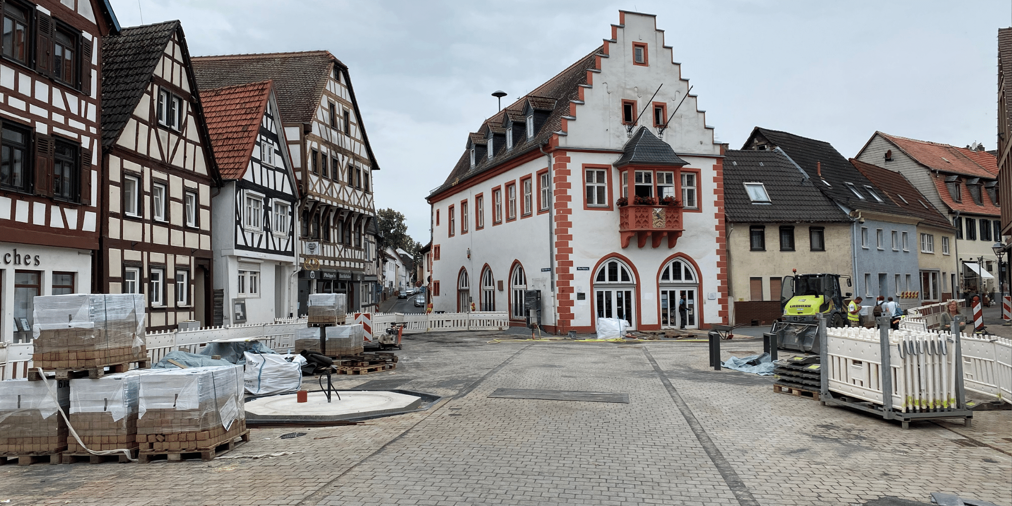 Marktplatz Windecken in Richtung Bücherei