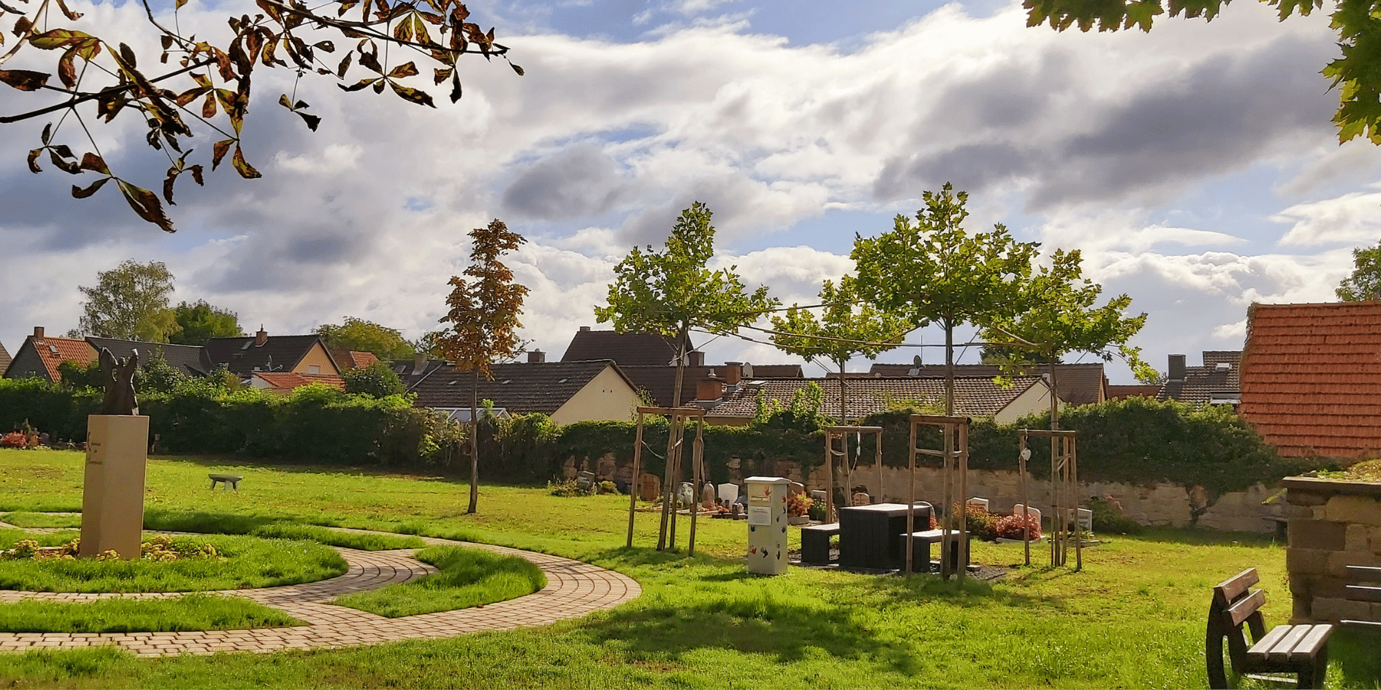 Friedhof mit Gedenkstein