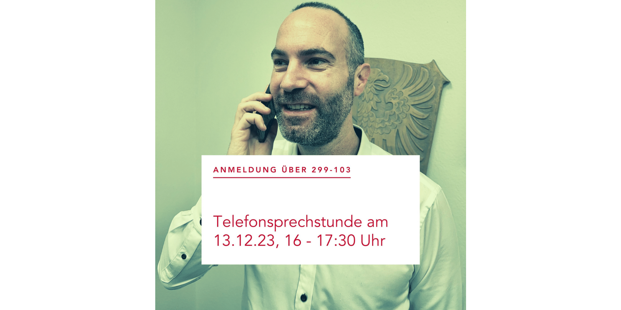 Mann mit Bart am Telefonieren