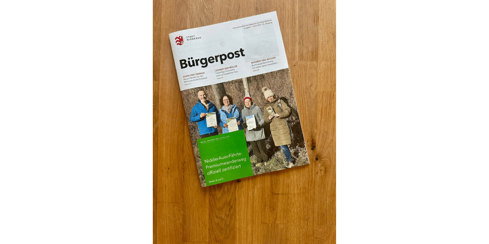 Magazin mit dem Titel Bürgerpost auf einem Holzboden liegend