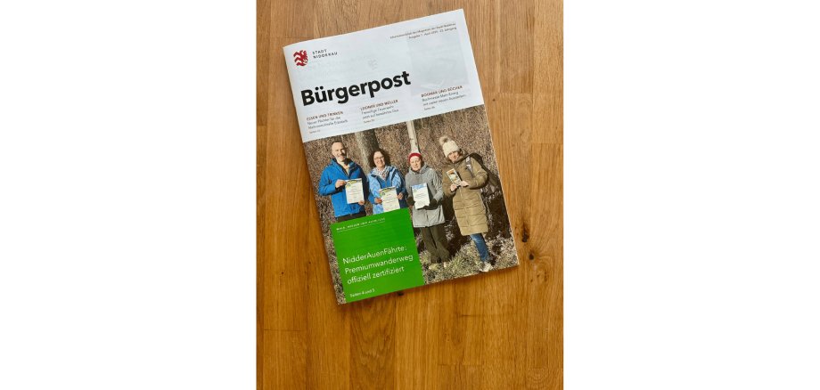 Magazin mit dem Titel Bürgerpost auf einem Holzboden liegend