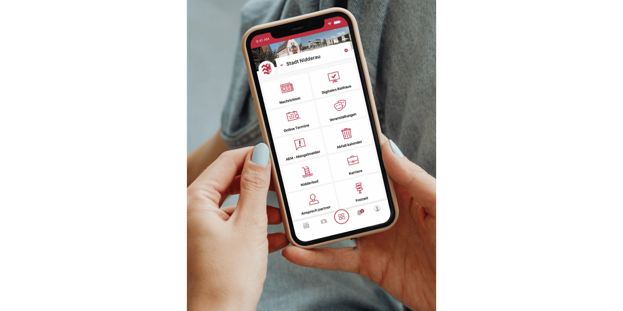 Zwei Hände halten ein Smartphone 