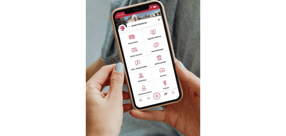Zwei Hände halten ein Smartphone 