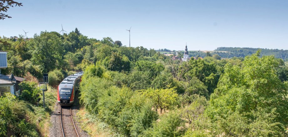 einfahrender Zug in Nidderau