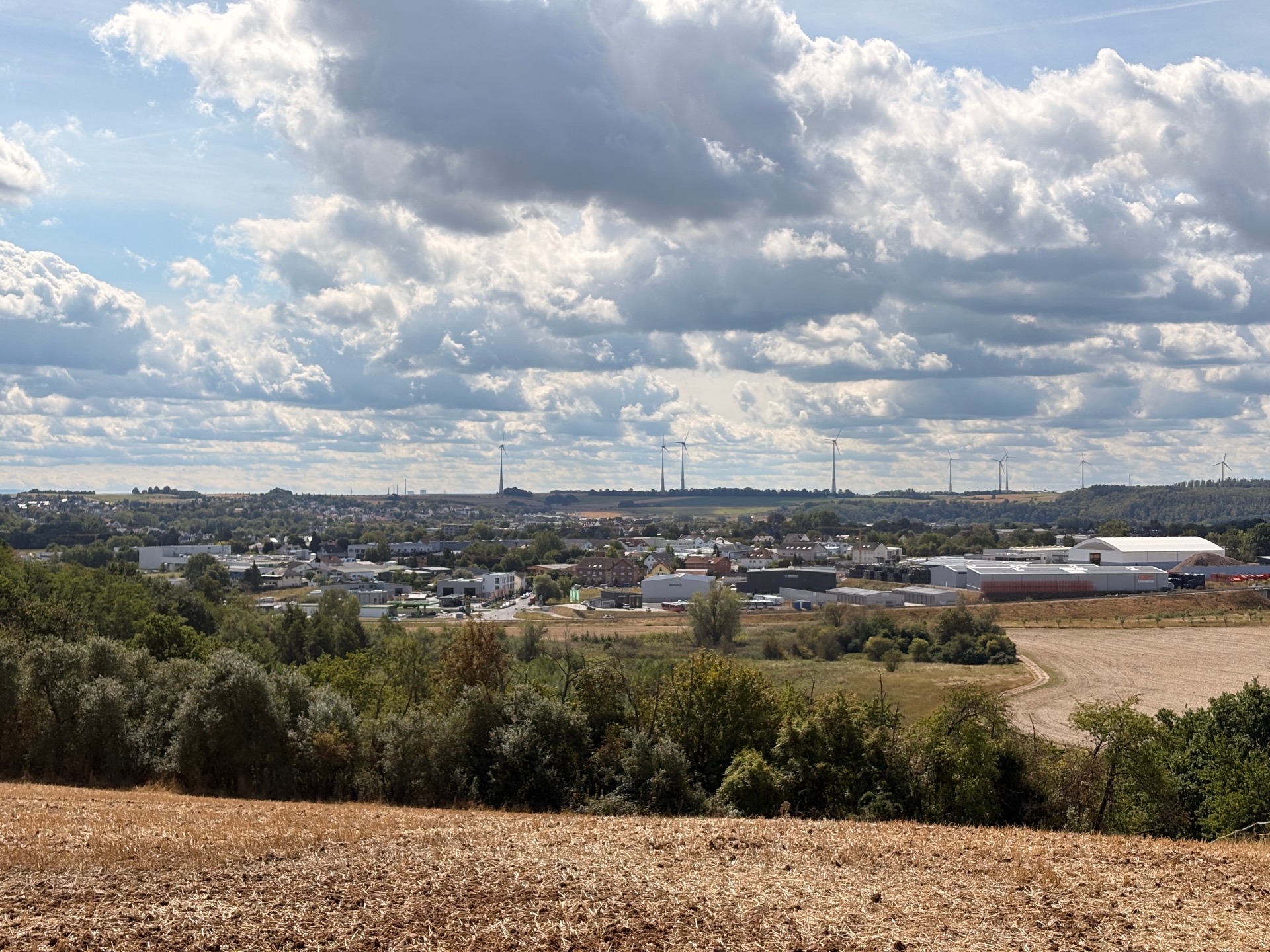 Industriegebiet von einer Anhöhe fotografiert