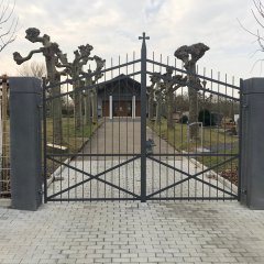 Friedhof Windecken Trauerhalle und Eingangstor