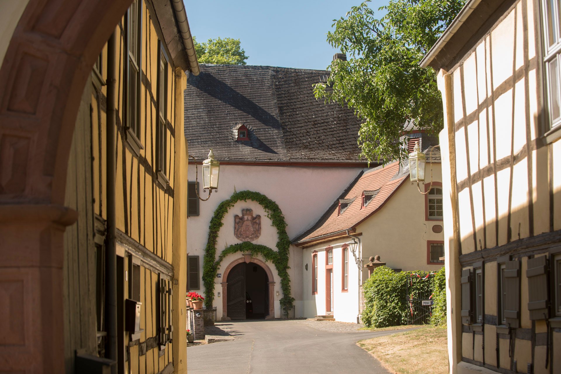 Eingang zur Oberburg in Heldenbergen