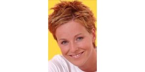 Porträt einer Frau mit kurzen Haaren