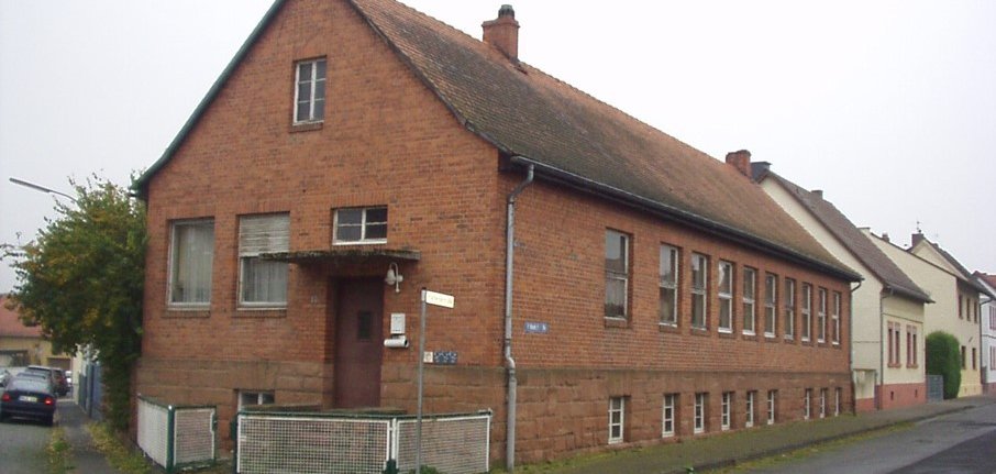 Altes, rotes Ziegelhaus