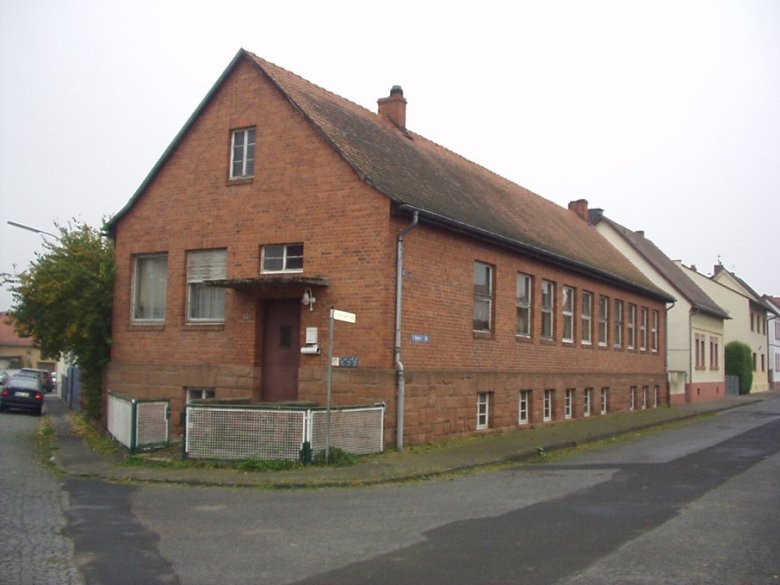 Altes, rotes Ziegelhaus