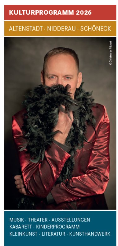 Porträt einer Frau mit dunklen Haaren und einem Akkordeon