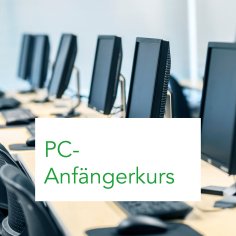 Mehrere Computerbildschirme mit Textbox "PC-Anfängerkurs"