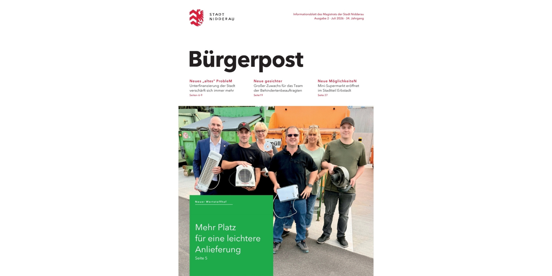 Titelbild eines Magazins mit mehreren Personen stehend vor einer Wertstoffsammelstelle