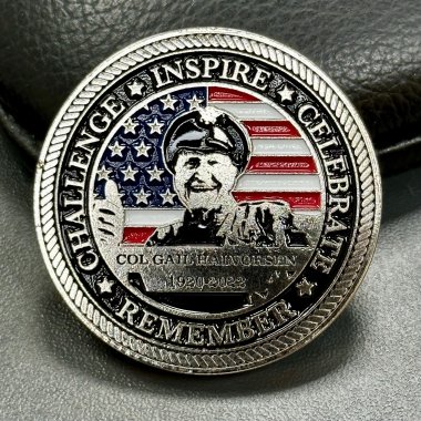 Münze mit Portrait von Colonel Gail Halvorsen
