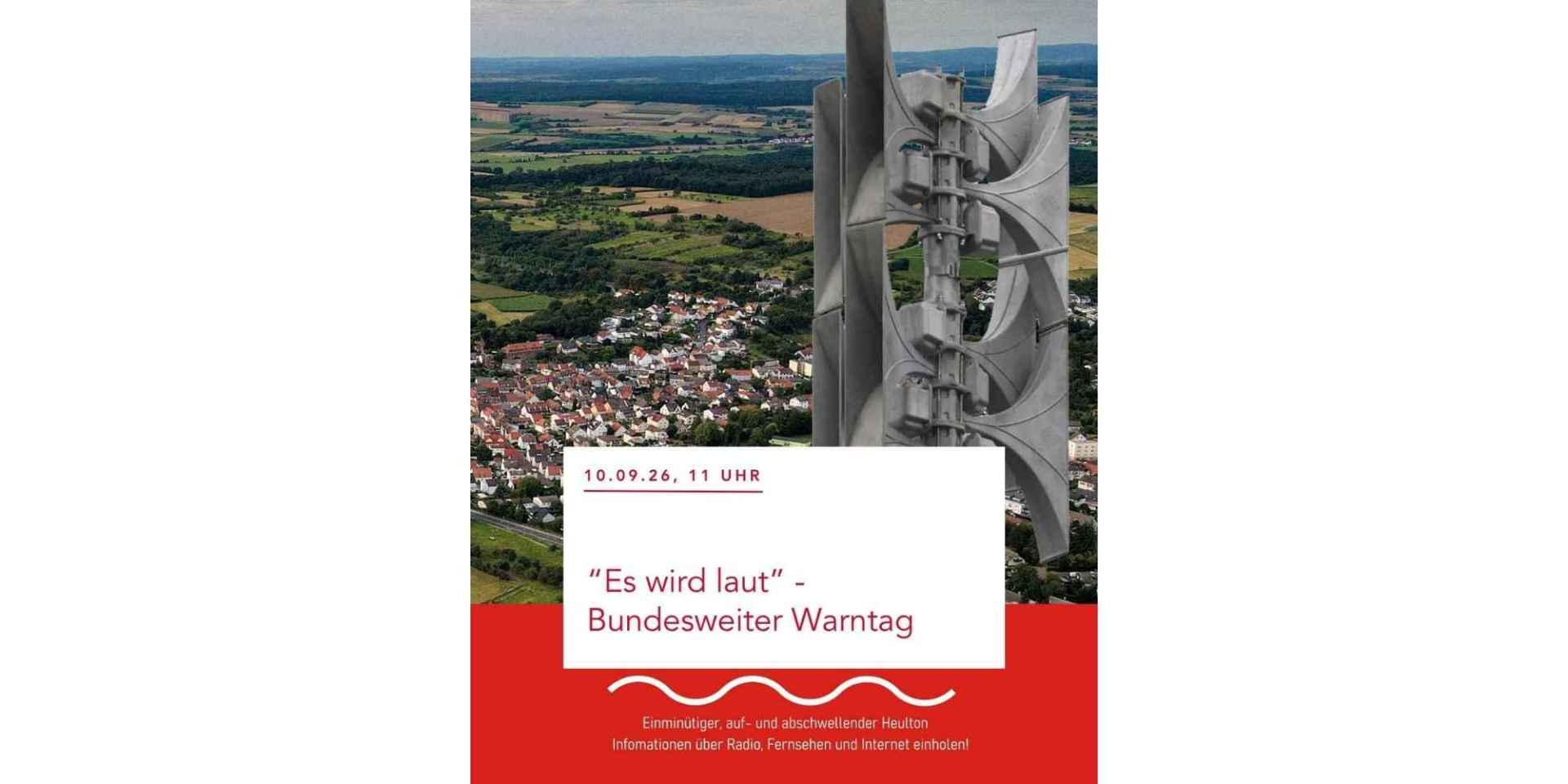 Luftbildaufnahme von Nidderau mit einer Digitalsirene im Vordergrund